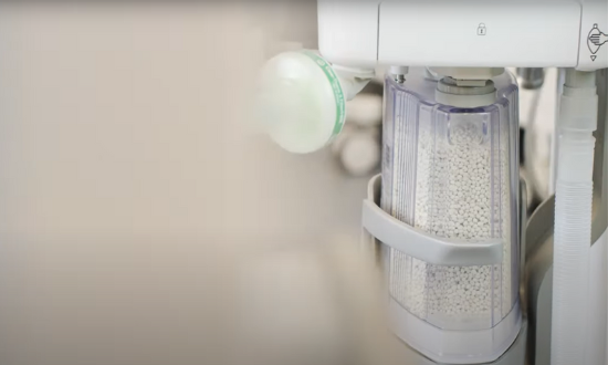 Fitting the SmartCan™ pre-filled CO₂ absorber 